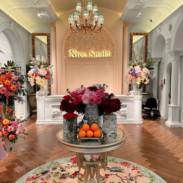 Dự Án Gạch Vân Gỗ Xương Cá Tại Nha Khoa Nice Smile Hà Nội