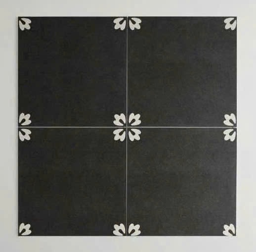 Gạch bông 30x30 màu đen mờ nhấn hoa góc giả cổ