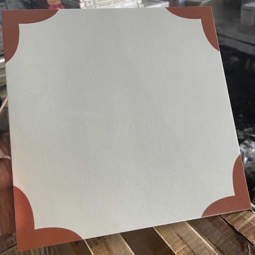 Gạch bông trắng kem nhấn góc hoạ tiết nâu đỏ 30x30cm