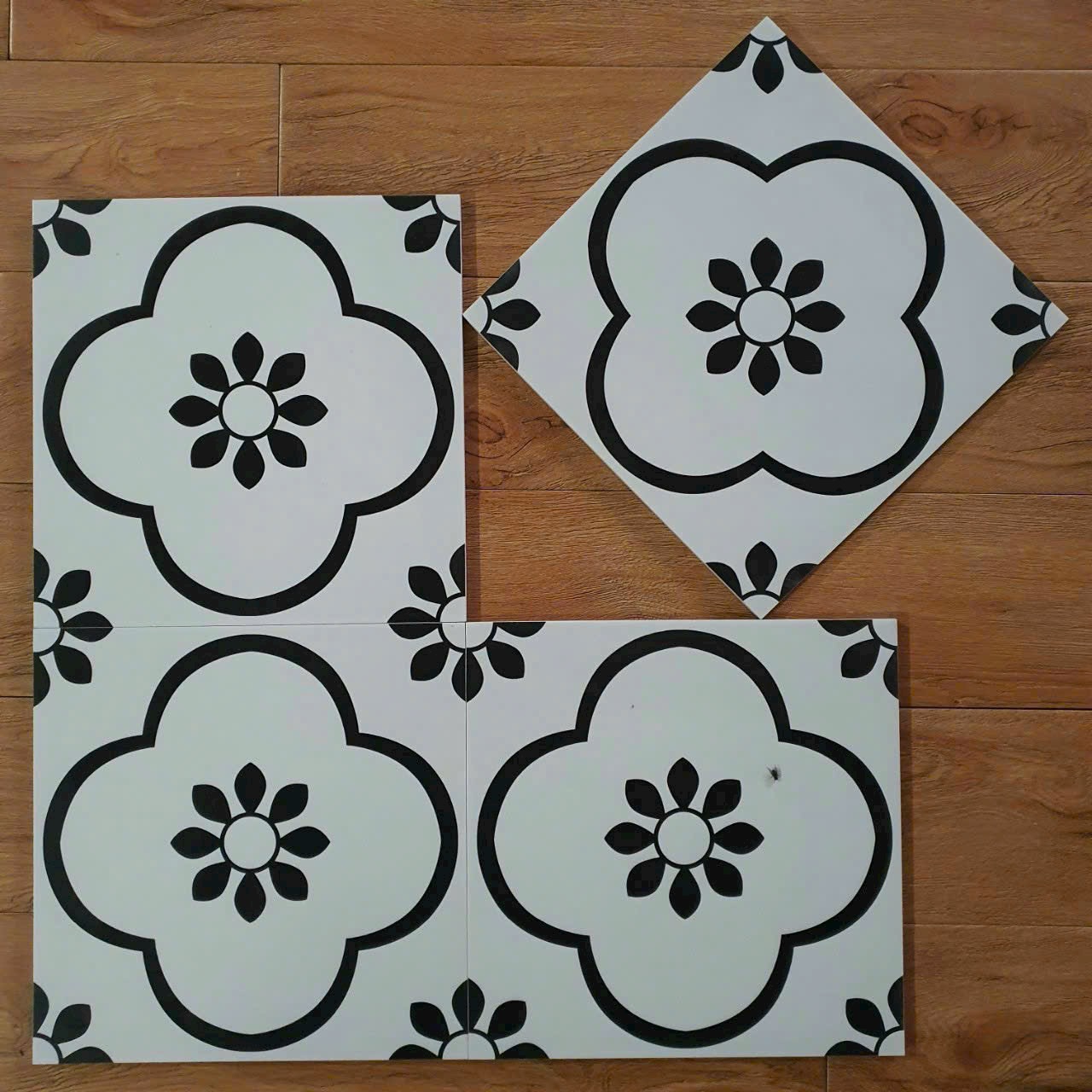 Gạch bông hoa mai trắng đen