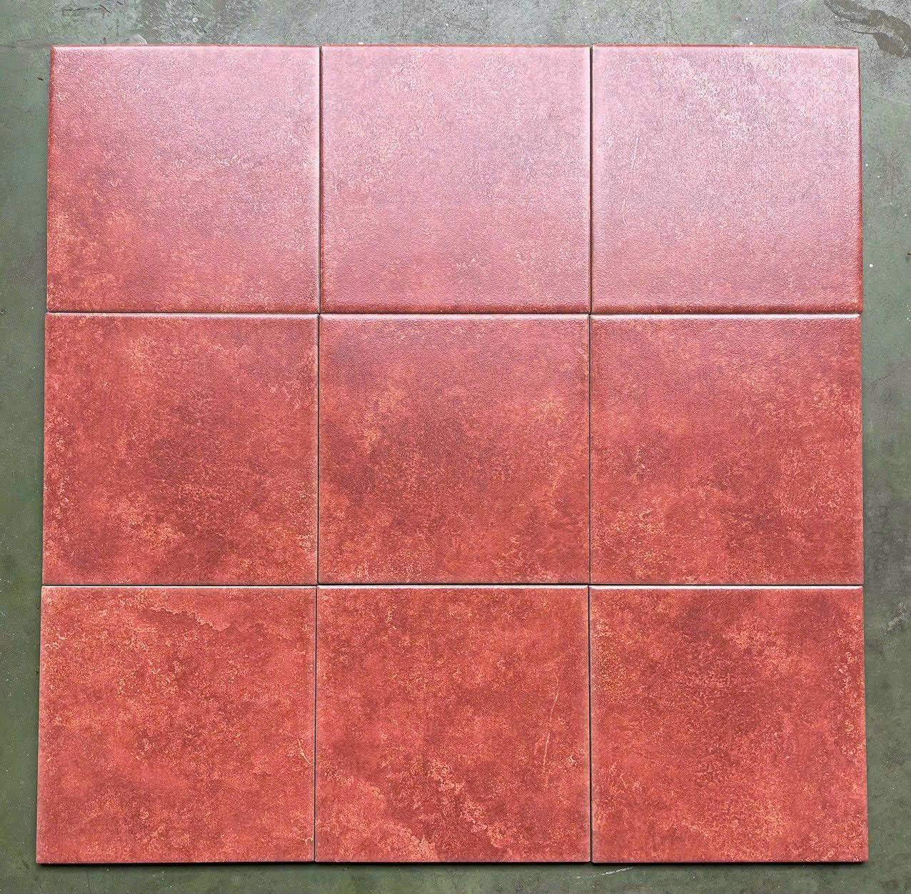 Gạch bông 20x20 giả cổ hiệu ứng màu đỏ đô