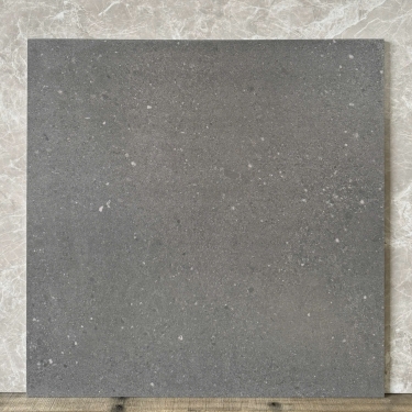 Gạch 60x60 màu xám đen mix hạt terrazzo đá mài hạt chìm mờ