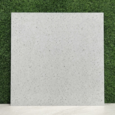 Gạch 60x60 terrazzo màu trắng hạt nhỏ màu xám mờ