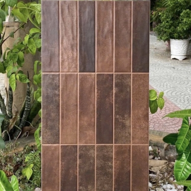 Gạch 30x60 giả thẻ chữ nhật màu nâu cafe đậm hiệu ứng màu ngẫu nhiên bề mặt sóng