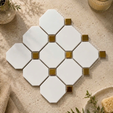 Gạch mosaic bát giá trắng điểm màu vàng mờ mịn
