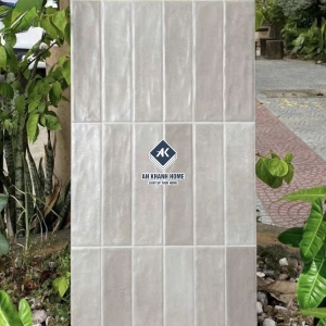 Gạch 30x60 giả thẻ chữ nhật màu xám kem hiệu ứng màu ngẫu nhiên bề mặt sóng