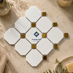Gạch mosaic bát giá trắng điểm màu vàng mờ mịn