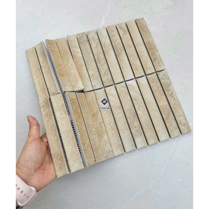 Gạch mosaic vân đá travertine màu kem mờ thanh lõm