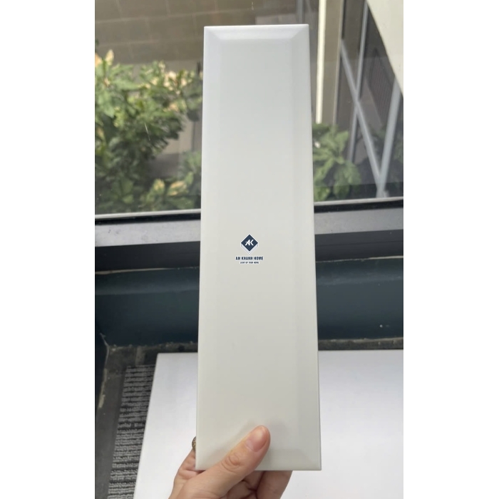 Gạch thẻ 75x300 cm trắng đen subway đơn sắc  bóng vát cạnh