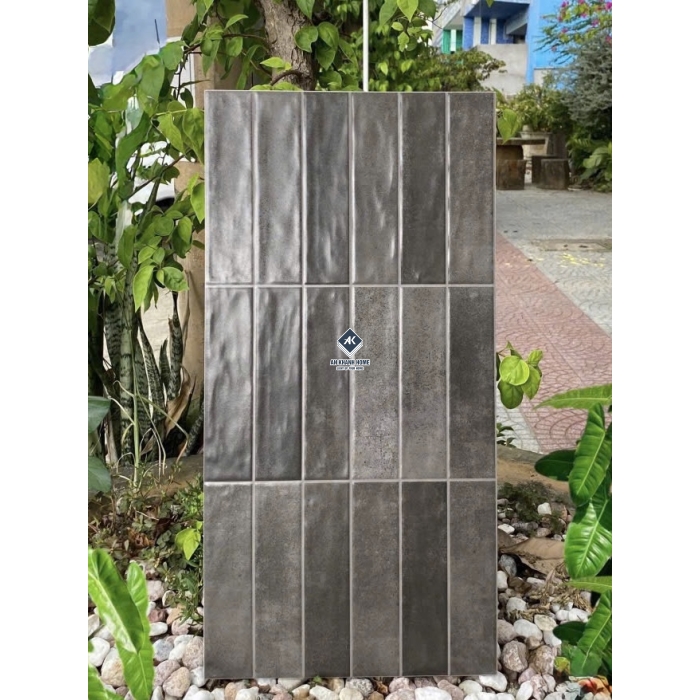 Gạch 30x60 giả thẻ chữ nhật màu xám đen hiệu ứng màu ngẫu nhiên bề mặt sóng