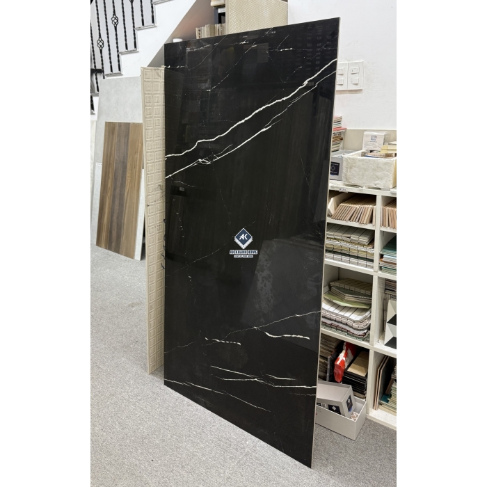 Gạch 80x160 đen bóng vân tia chớp Black Mequina siêu bóng