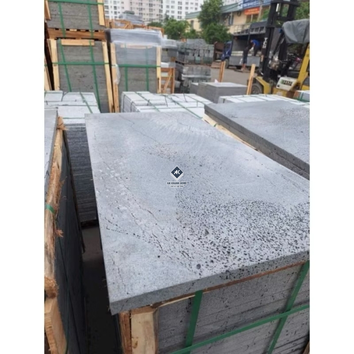 Đá ong xám 30x60 màu xám bề mặt lỗ đá tự nhiên ốp lát sân vườn