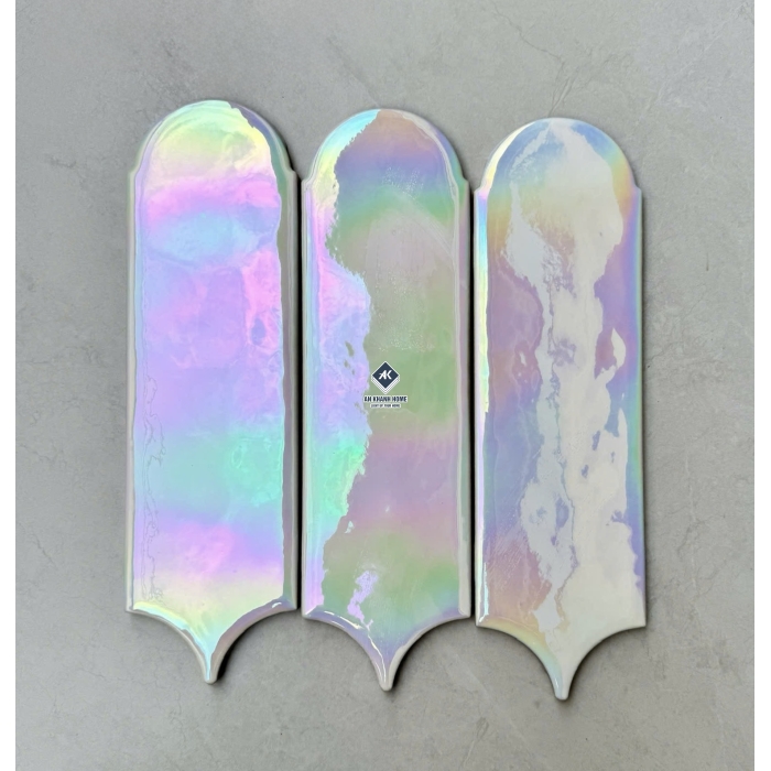 Gạch thẻ lông vũ màu trắng xà cừ ngọc trai ánh hồng tím bề mặt bóng gợn sóng