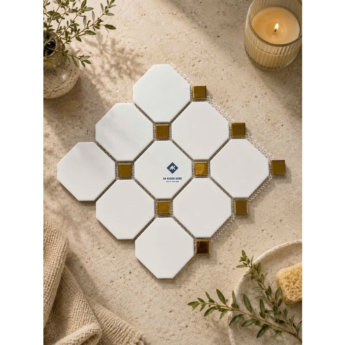 Gạch mosaic bát giá trắng điểm màu vàng mờ mịn