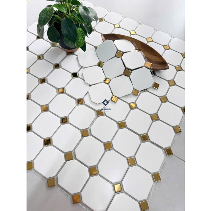 Gạch mosaic bát giá trắng điểm màu vàng mờ mịn