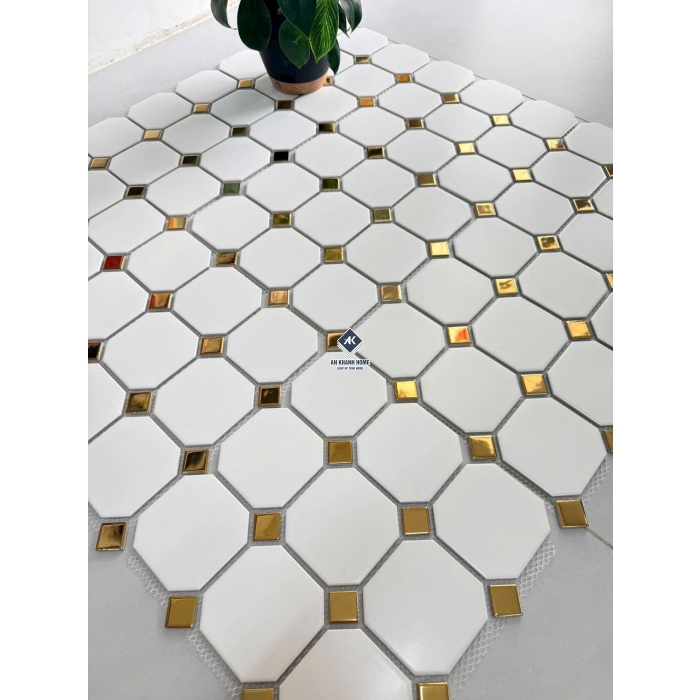 Gạch mosaic bát giá trắng điểm màu vàng mờ mịn